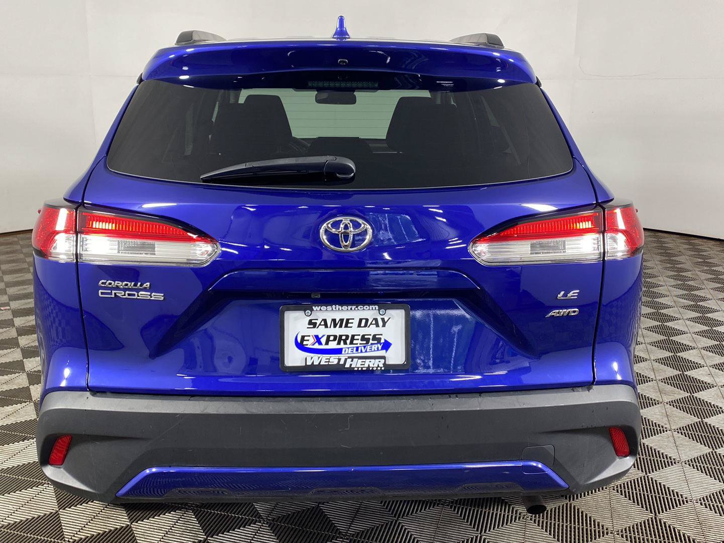 Used 2024 Toyota Corolla Cross LE AWD/4WD image 5