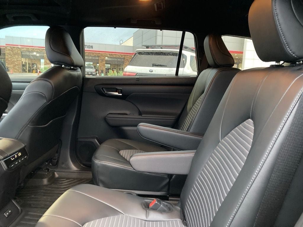 Certified 2026 Toyota Highlander XSE AWD/4WD image 11