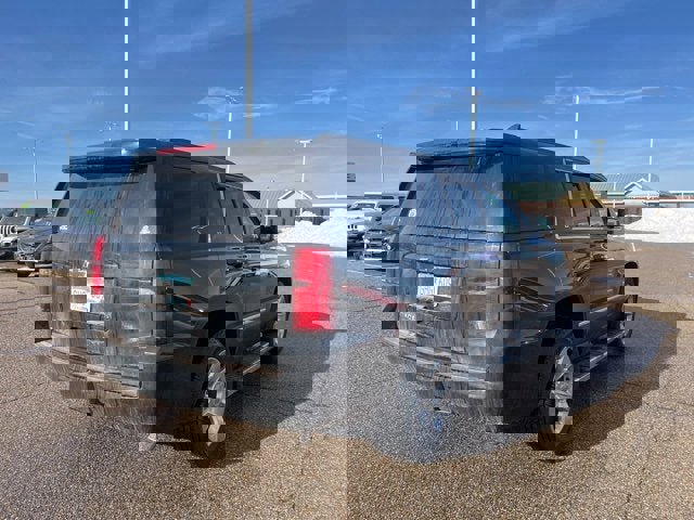 Used 2018 Chevrolet Tahoe LT w/ LT Signature Package image 3