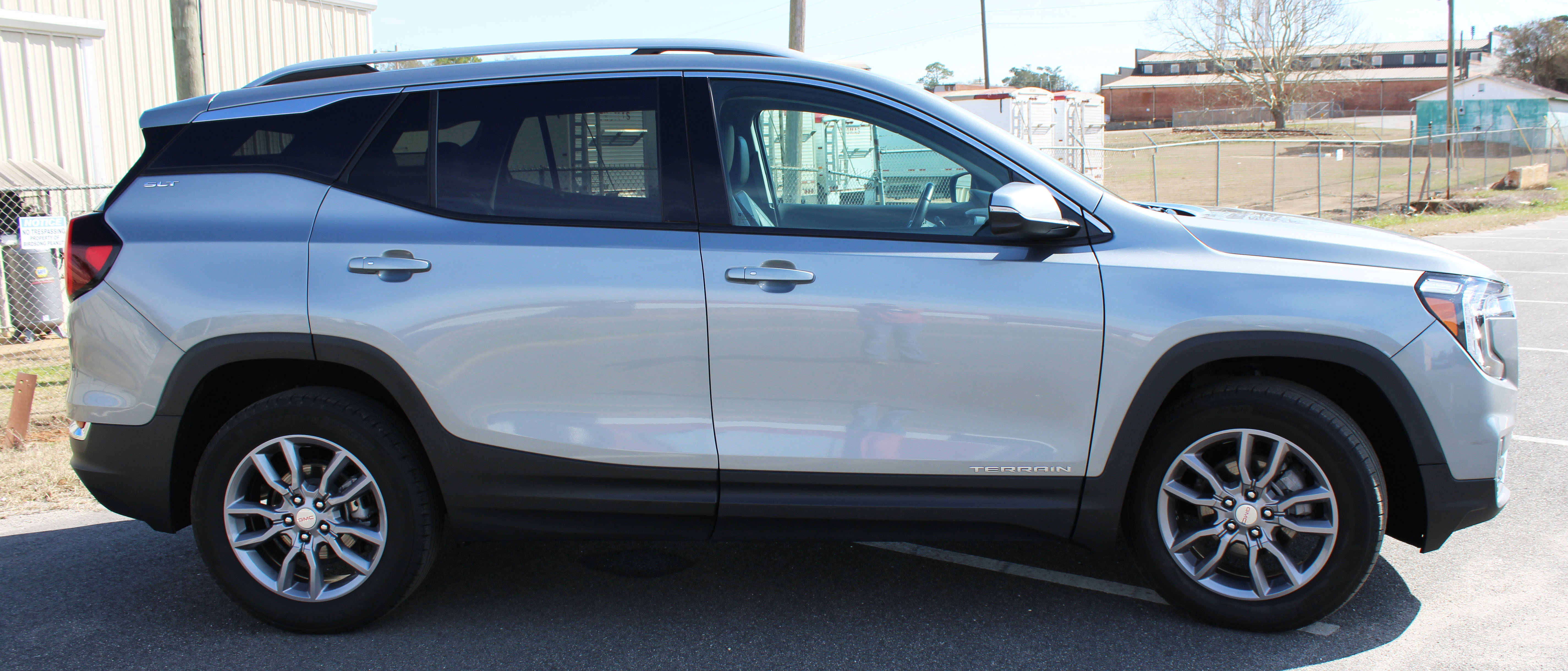 Used 2024 GMC Terrain SLT image 23