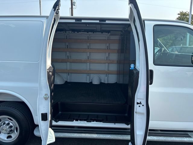 Used 2025 Chevrolet Express 2500 w/ Driver Convenience Package RWD image 23