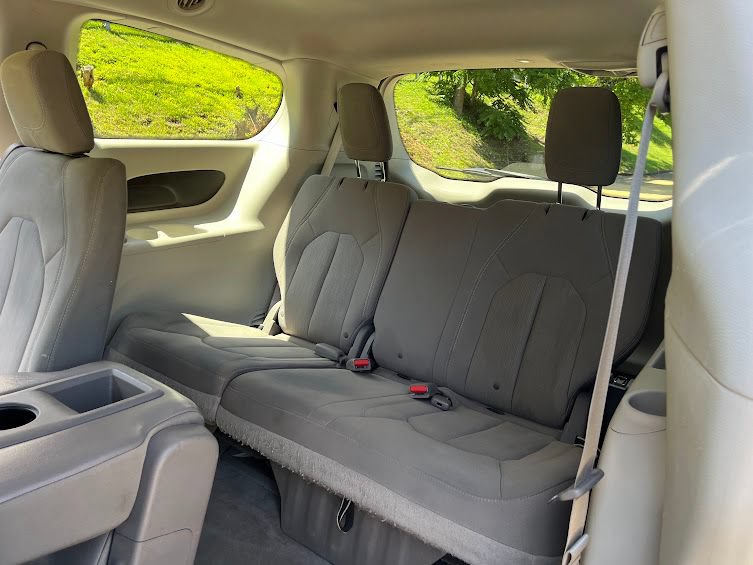 Used 2017 Chrysler Pacifica Touring FWD image 42