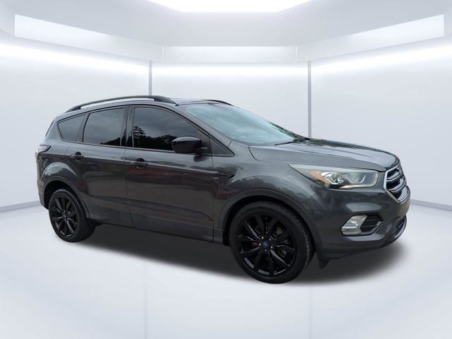Used 2017 Ford Escape SE w/ Equipment Group 201A FWD image 1