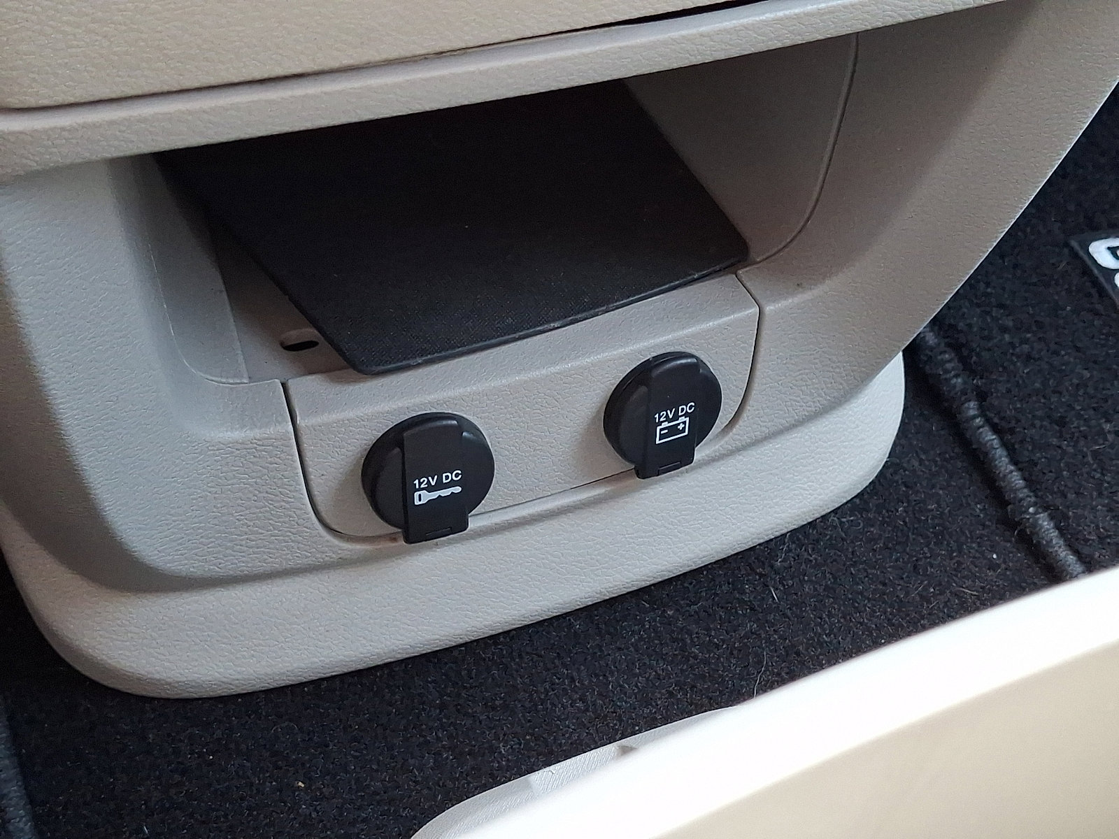 Used 2016 Dodge Grand Caravan SE FWD image 25