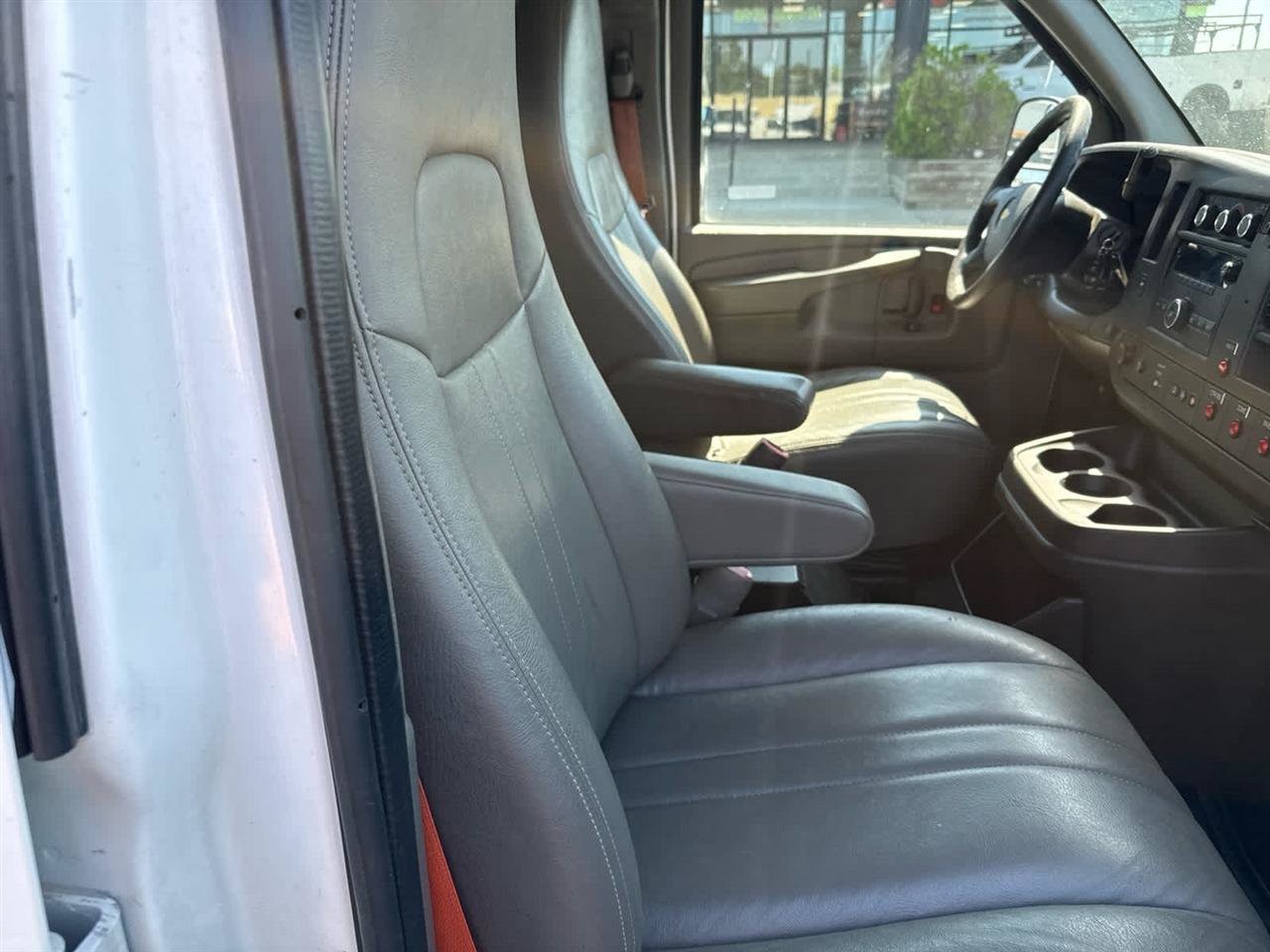 Used 2014 Chevrolet Express 2500 RWD image 18