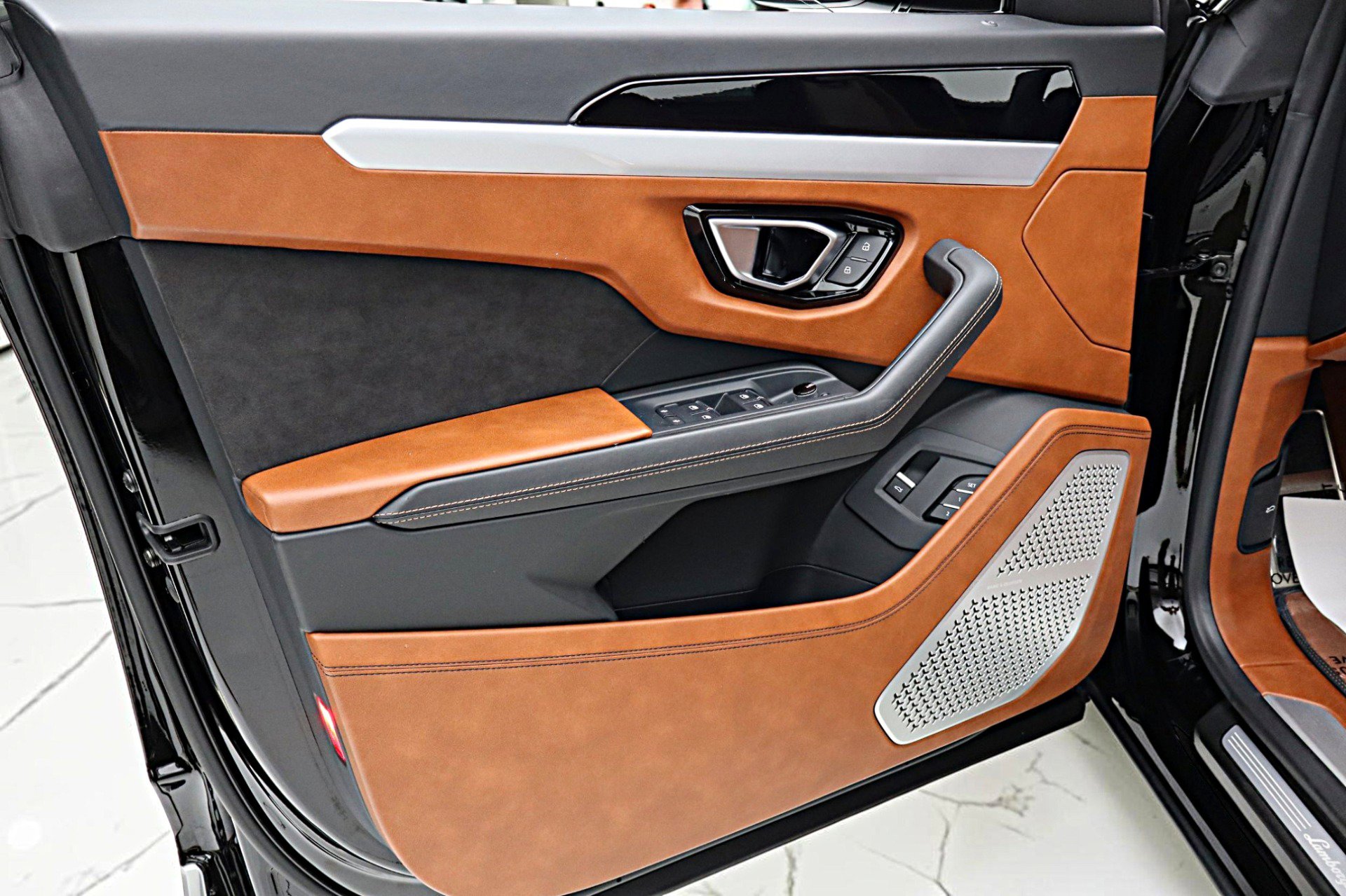Used 2019 Lamborghini Urus AWD/4WD image 51