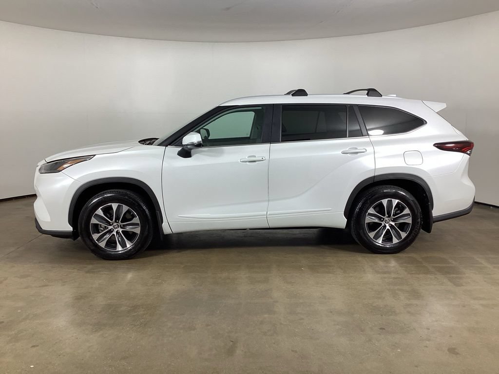 Used 2025 Toyota Highlander XLE AWD/4WD image 8