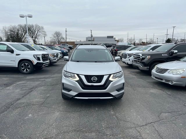 Used 2019 Nissan Rogue SV w/ Premium Package image 2