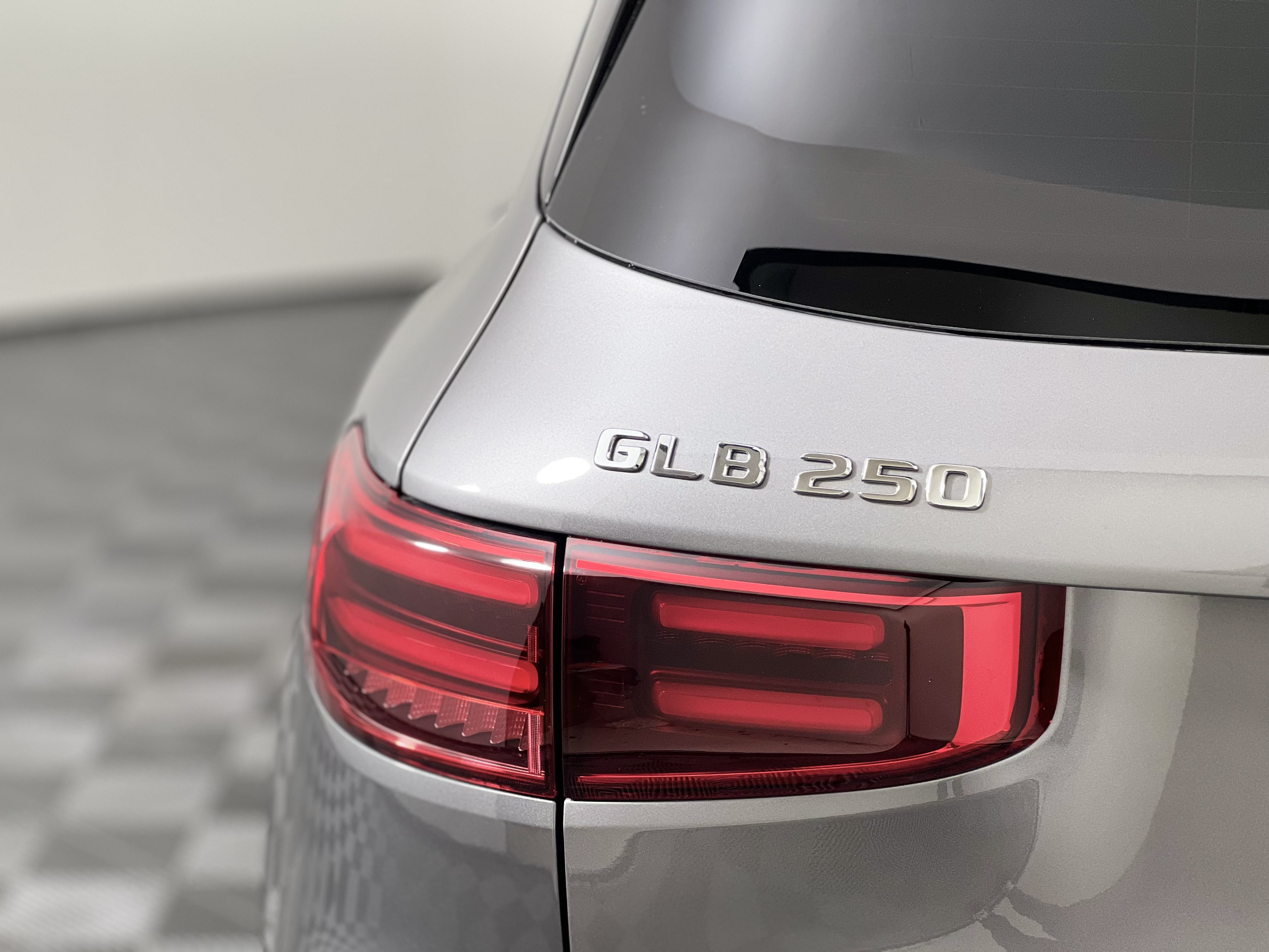 Used 2026 Mercedes-Benz GLB 250 4MATIC image 12