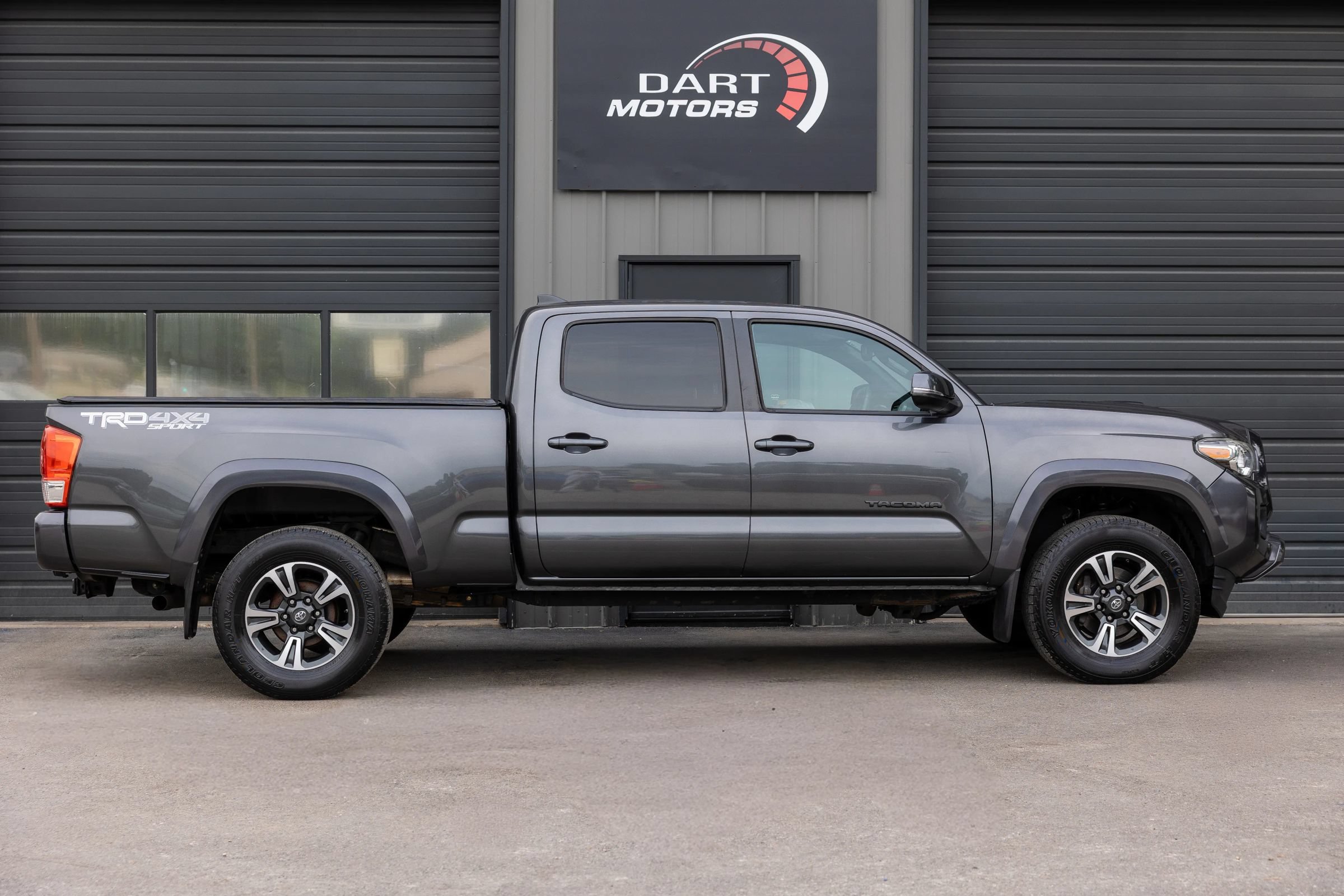 Used 2019 Toyota Tacoma TRD Sport AWD/4WD image 8