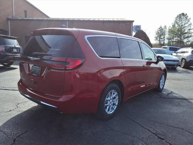 New 2026 Chrysler Pacifica Select FWD image 3