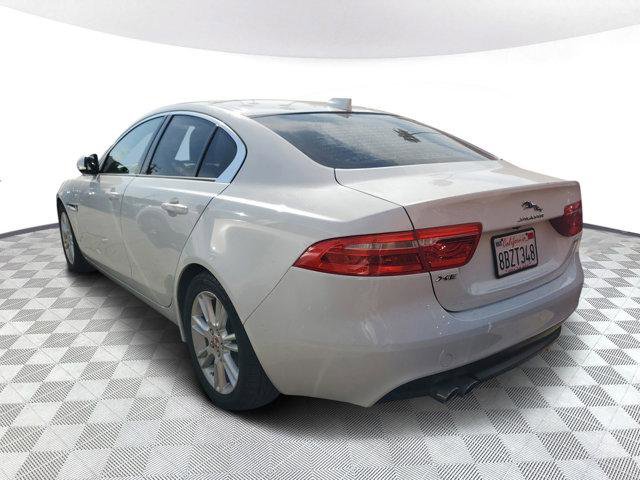 Used 2018 Jaguar XE Premium image 3