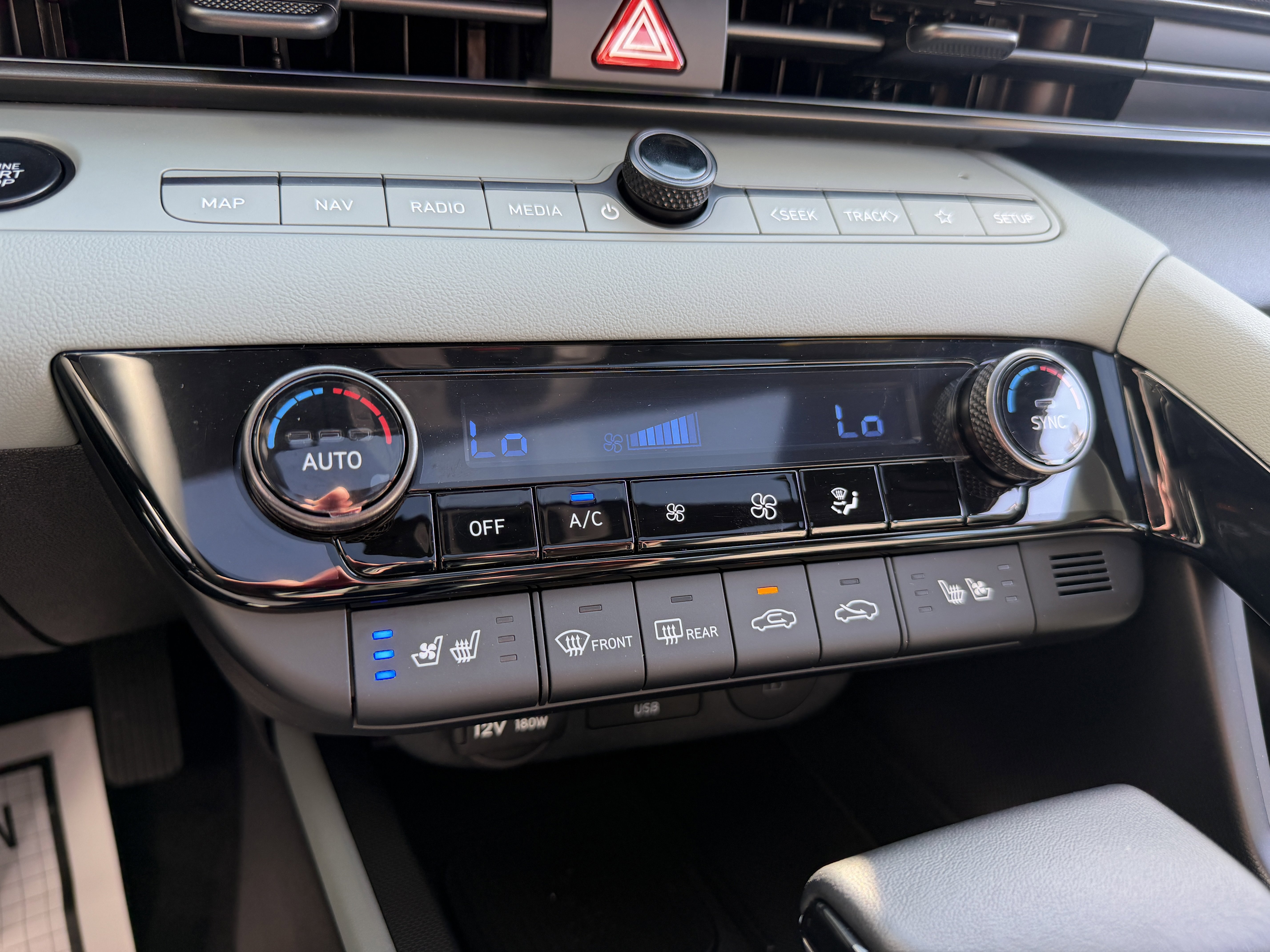 Certified 2025 Hyundai Elantra Limited image 37