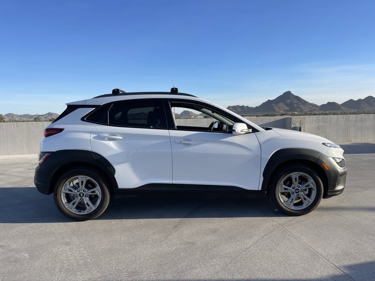 Used 2023 Hyundai Kona SEL image 3