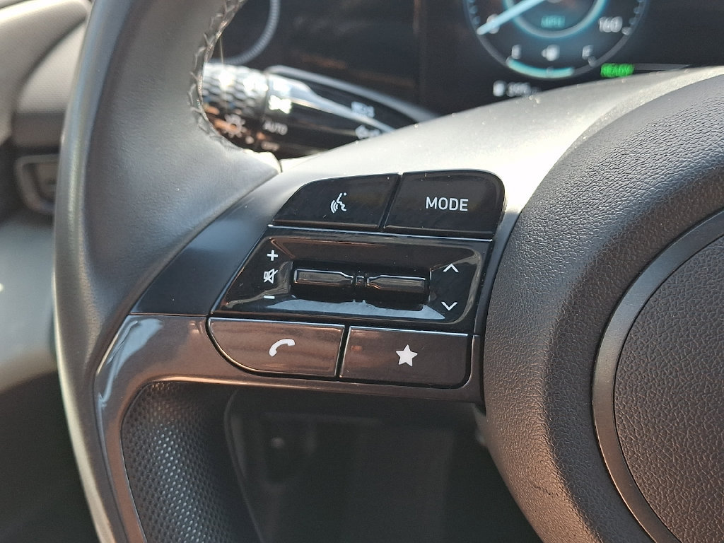 Certified 2025 Hyundai Elantra Limited FWD image 22