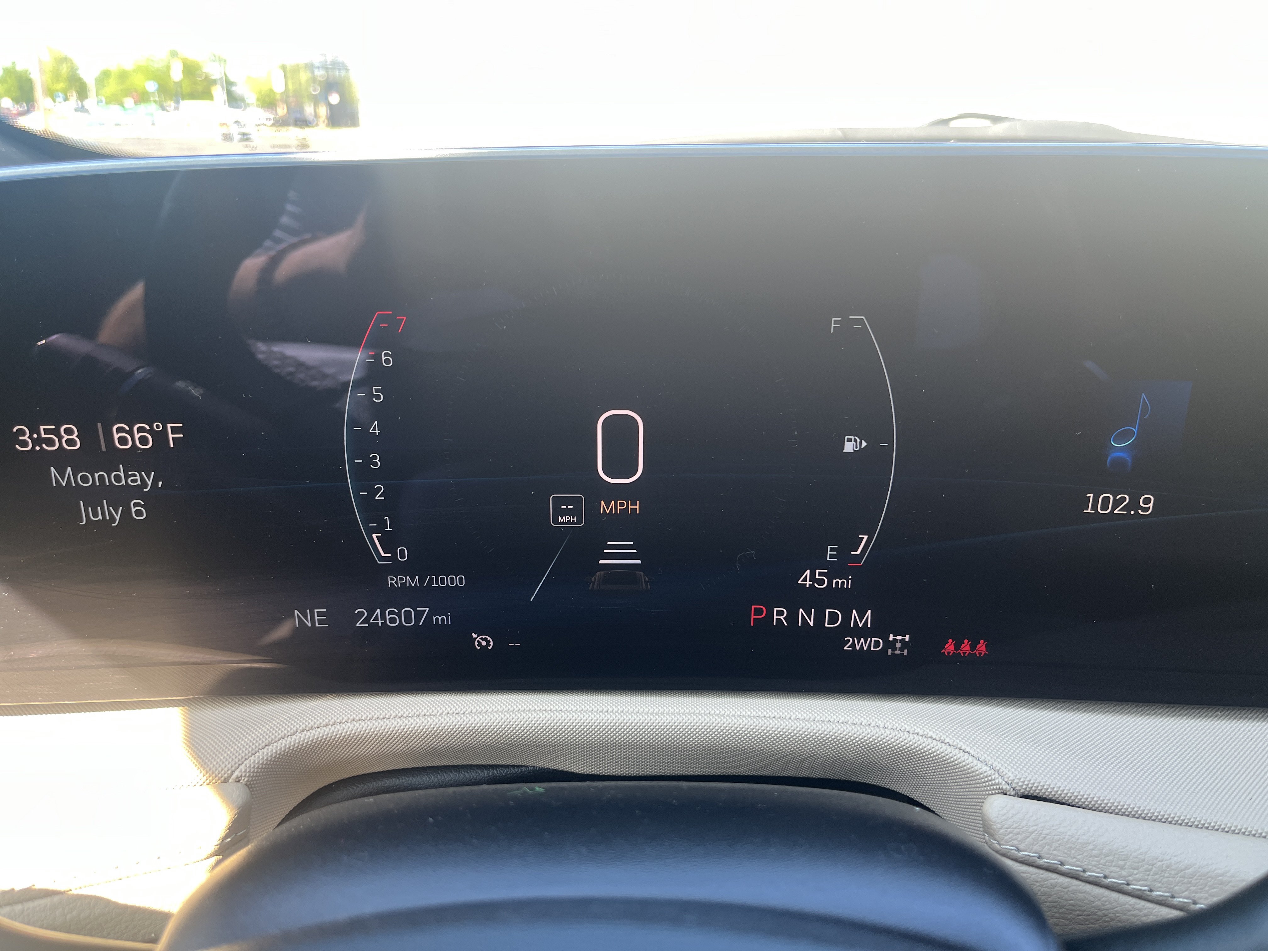 Used 2024 Cadillac XT4 Luxury w/ Cold Weather Package AWD/4WD image 19