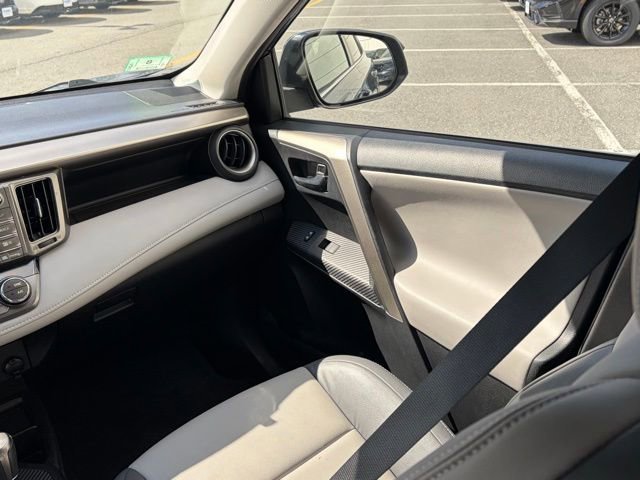 Used 2014 Toyota RAV4 Limited w/ Technology Package image 36