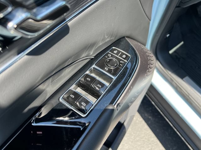 Used 2024 Cadillac Lyriq Luxury w/ LPO, Floor Liner Package AWD/4WD image 11