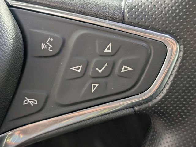 Used 2020 Chevrolet Equinox LS image 16