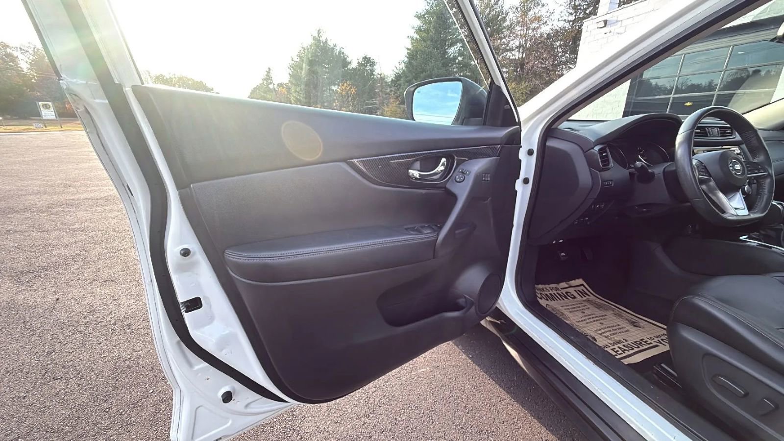 Used 2017 Nissan Rogue SL w/ SL Premium Package image 60