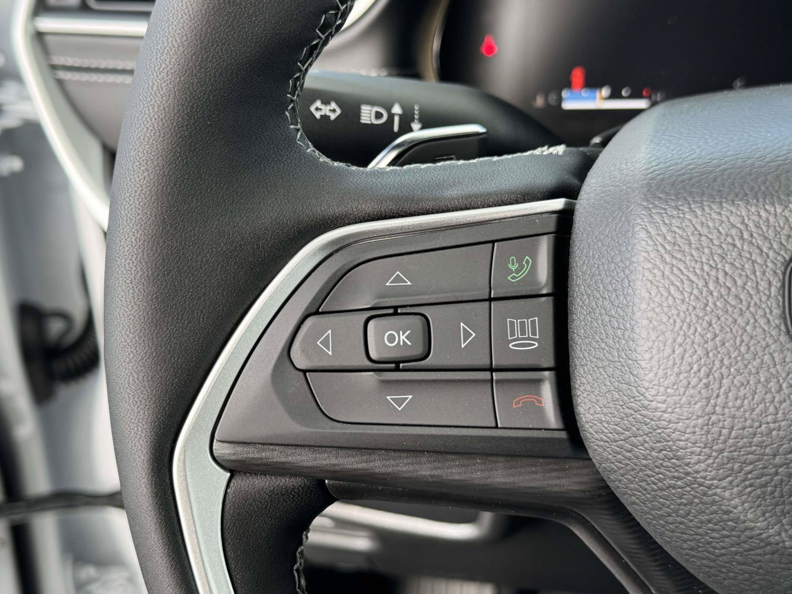 New 2025 Jeep Grand Cherokee L Laredo AWD/4WD image 8