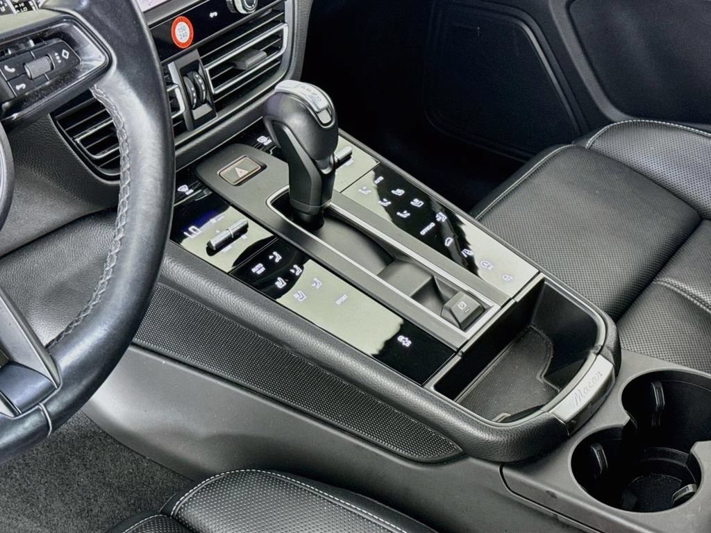Certified 2024 Porsche Macan AWD/4WD image 21