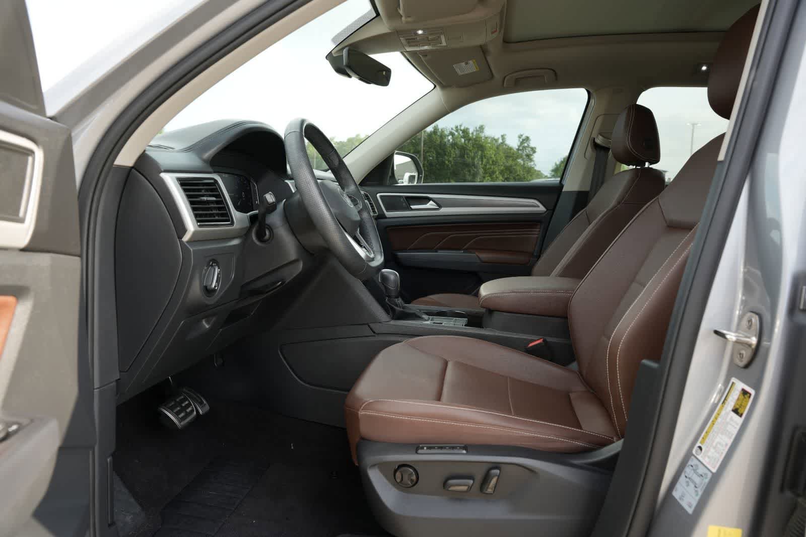 Used 2021 Volkswagen Atlas SEL R-Line FWD image 16