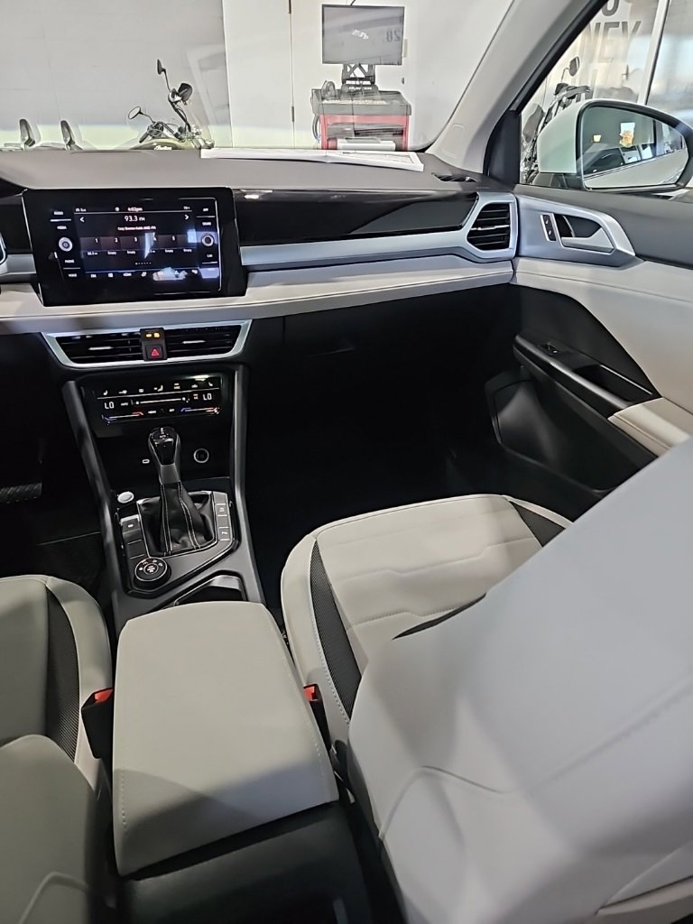 New 2026 Volkswagen Taos SE image 23