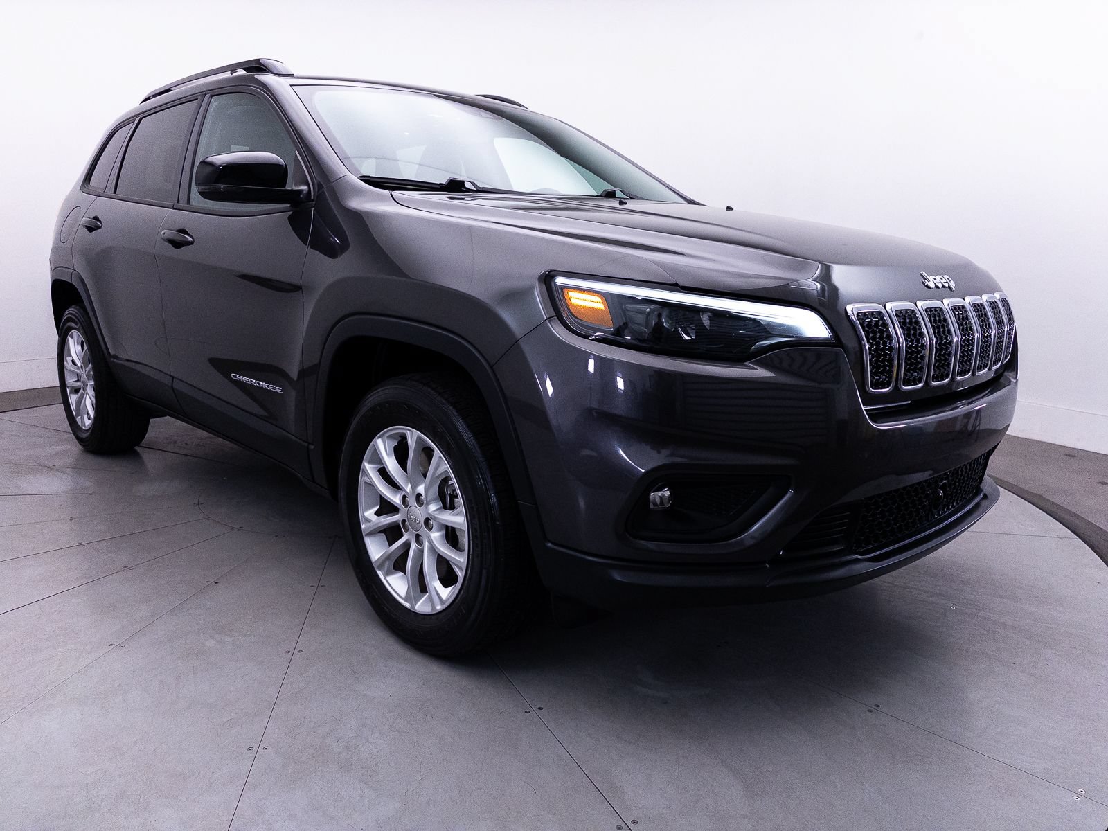 Used 2022 Jeep Cherokee Latitude Lux w/ Sun & Sound Group AWD/4WD image 12