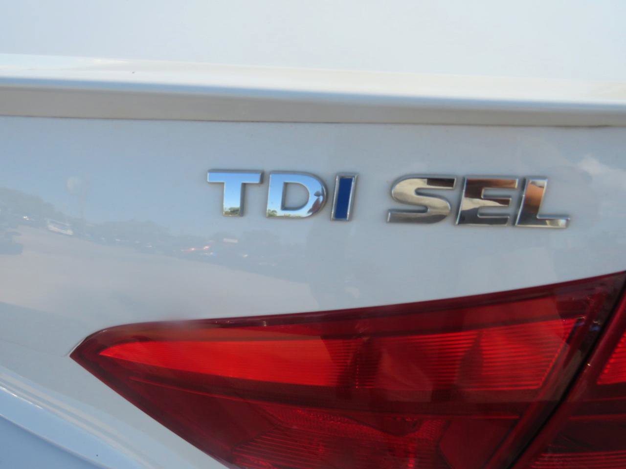 Used 2013 Volkswagen Passat TDI SEL Premium image 29