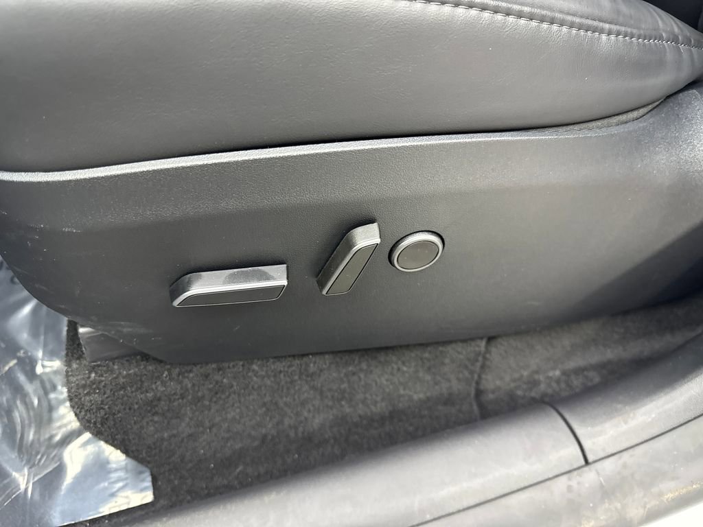 Used 2024 Tesla Model Y Long Range image 30