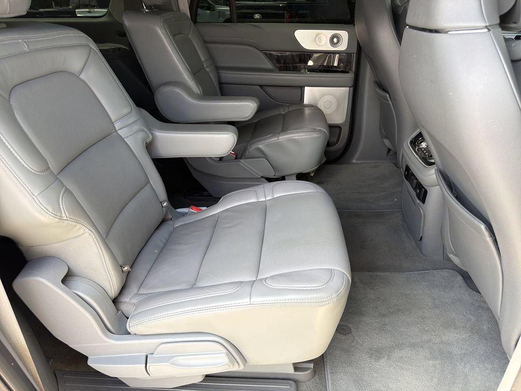 Used 2021 Lincoln Navigator L Reserve w/ Luxury Package AWD/4WD image 15