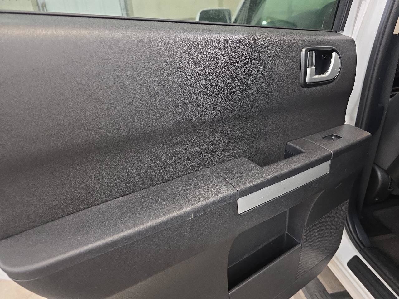 Used 2011 Mitsubishi Endeavor LS image 27