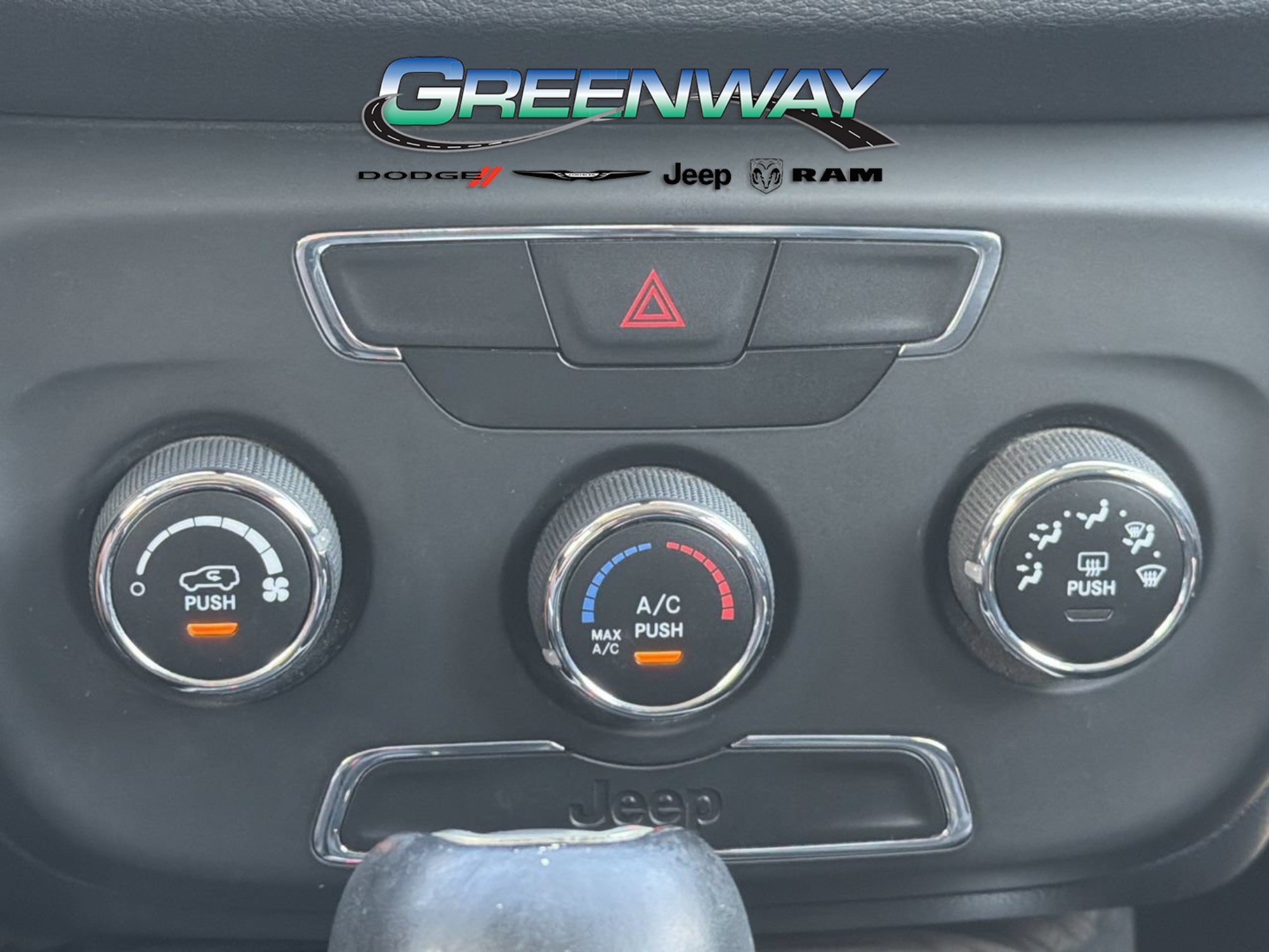 Used 2018 Jeep Compass Latitude FWD image 22