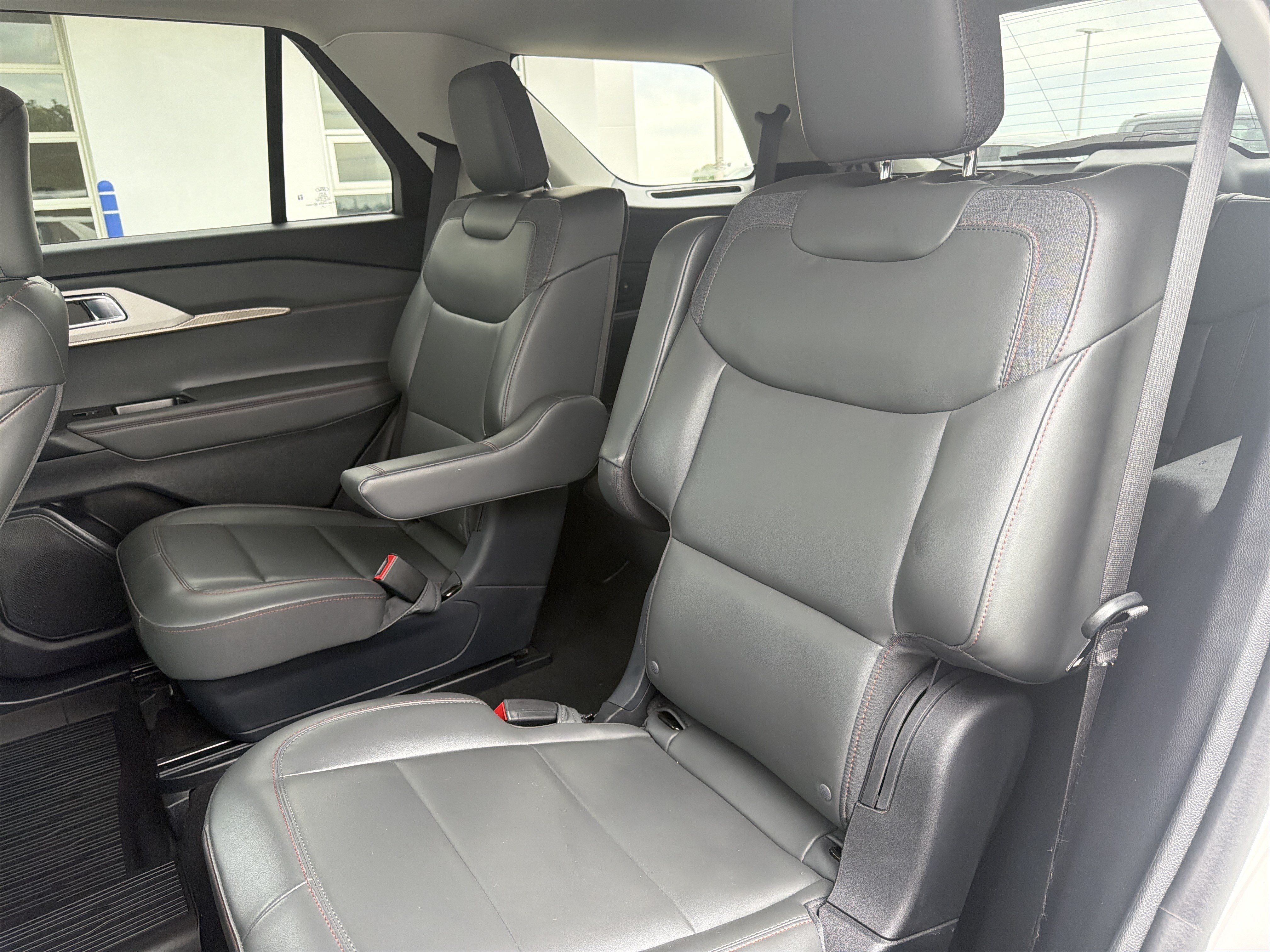 Used 2025 Ford Explorer Active w/ Active Comfort Package AWD/4WD image 26