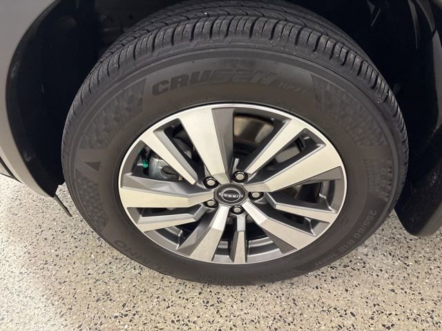 Used 2025 Nissan Pathfinder SL w/ Black Appearance Package image 6