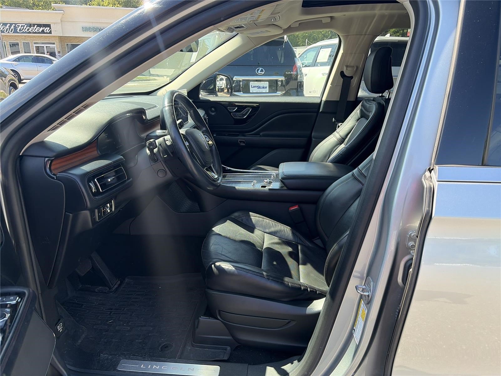 Used 2020 Lincoln Aviator Reserve w/ Equipment Group 201A AWD/4WD image 11