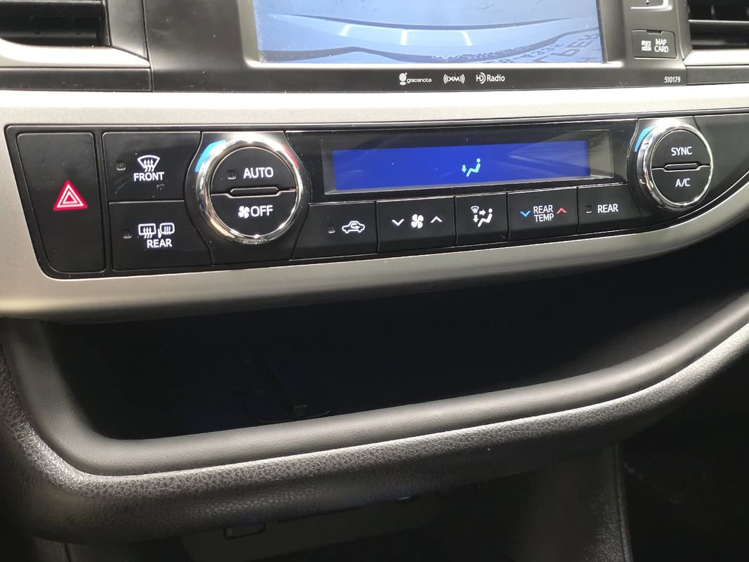 Used 2017 Toyota Highlander SE image 33