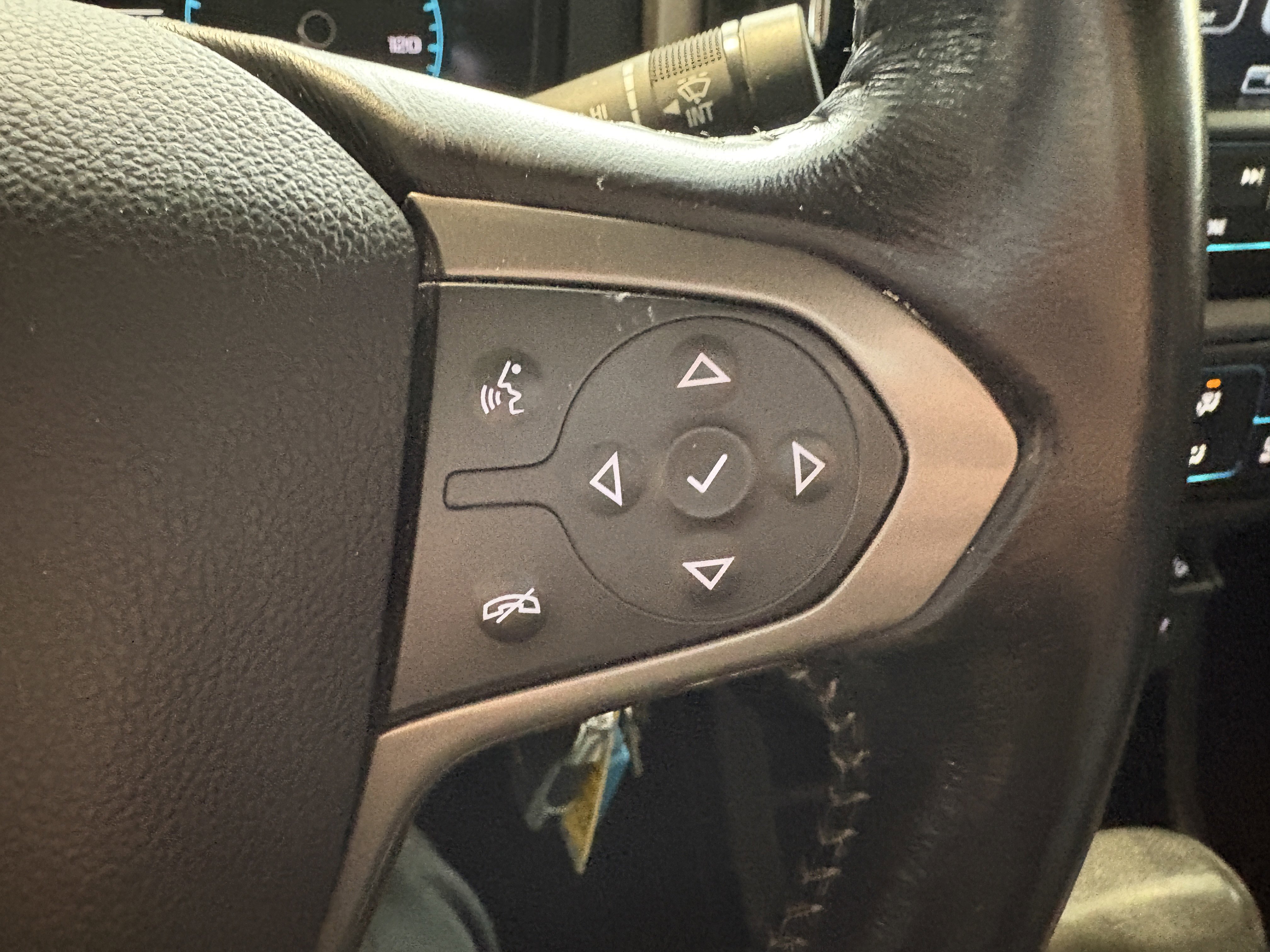 Used 2016 Chevrolet Colorado Z71 w/ Z71 Midnight Edition image 13