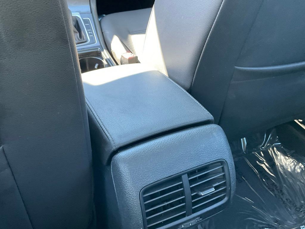 Used 2015 Volkswagen e-Golf SEL Premium image 42