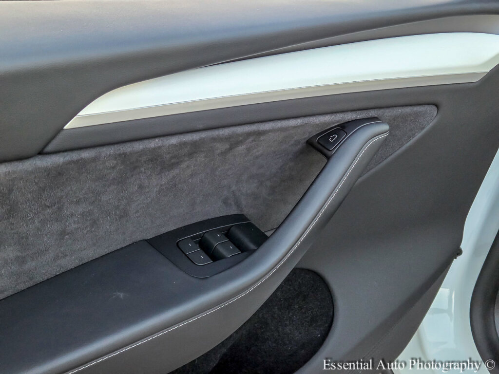 Used 2023 Tesla Model Y Long Range image 16