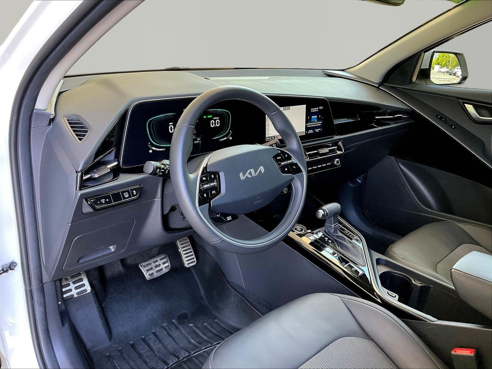 Used 2023 Kia Niro EX Touring FWD image 16