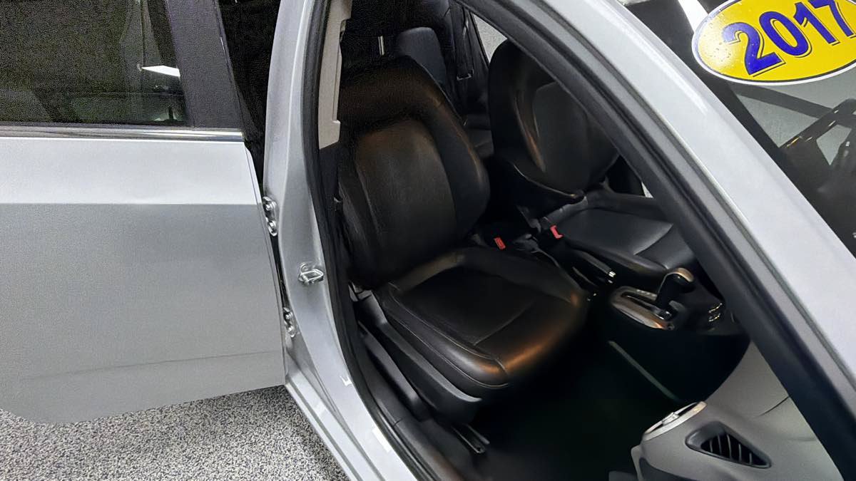 Used 2017 Chevrolet Sonic Premier FWD image 27