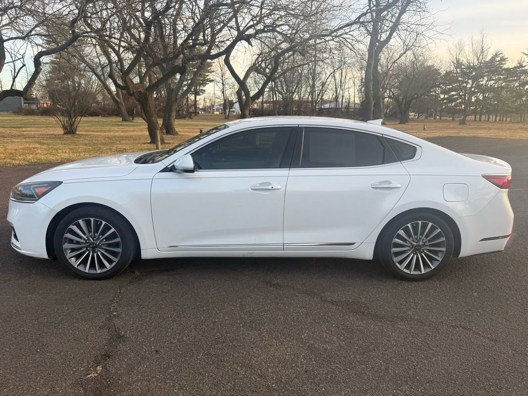 Used 2019 Kia Cadenza Premium image 2