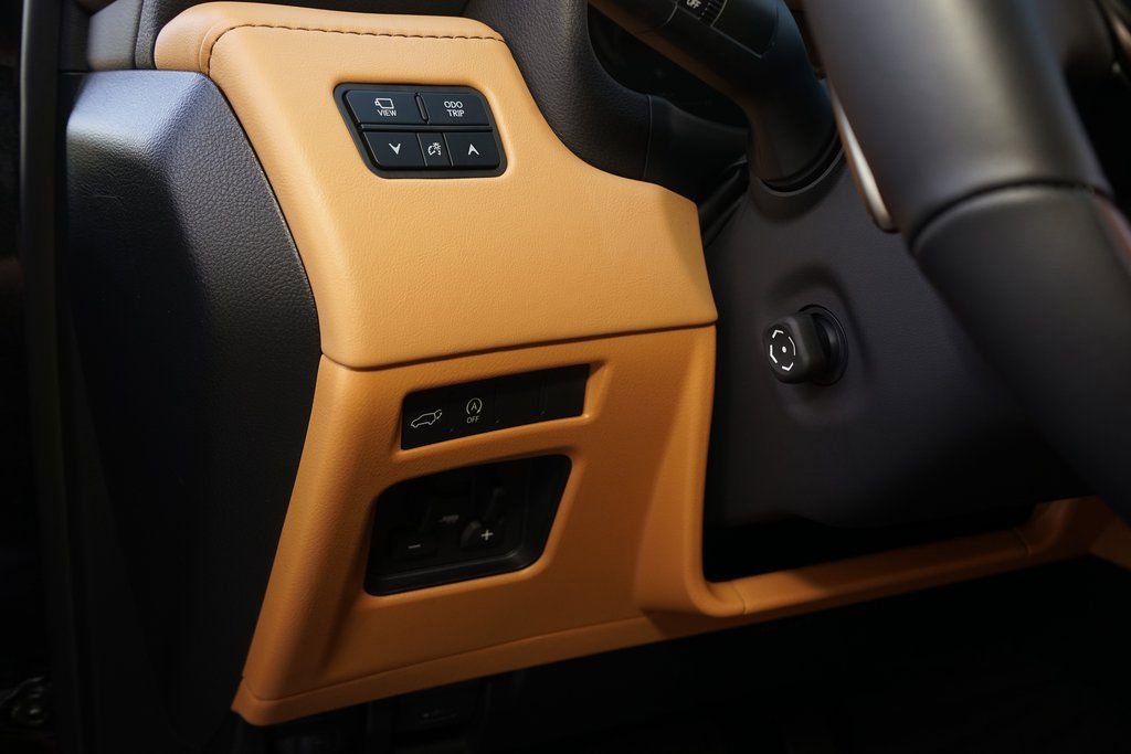 Used 2026 Lexus LX 600 4WD w/ Accessory Package (2T) image 33