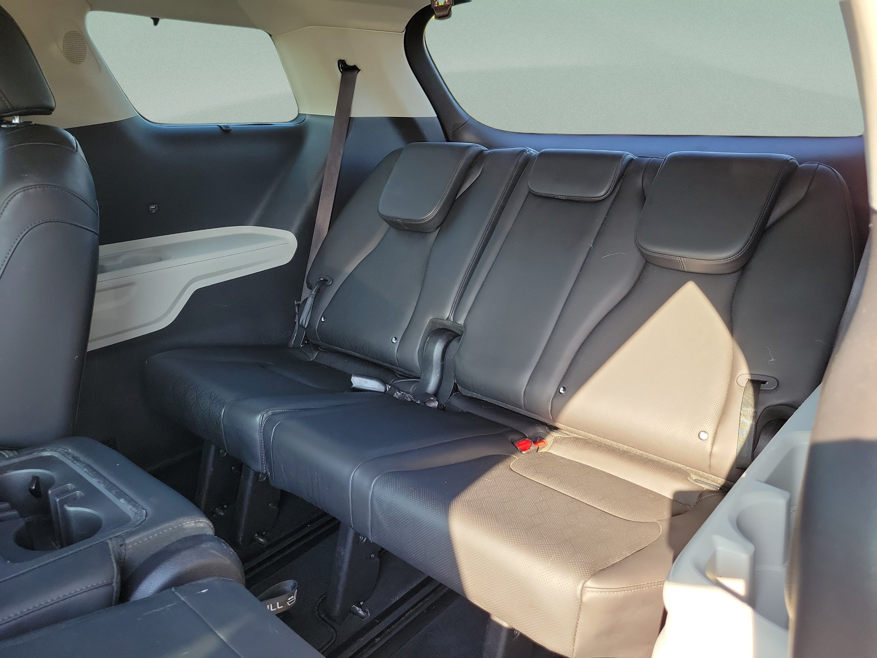 Used 2023 Kia Carnival EX FWD image 11