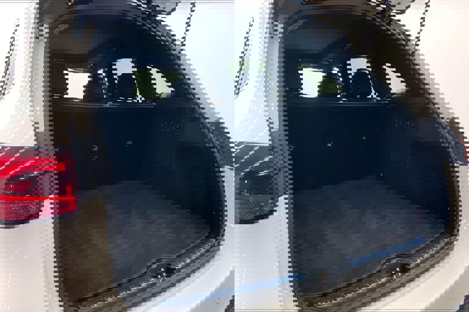 Used 2025 Mercedes-Benz GLC 300 image 16