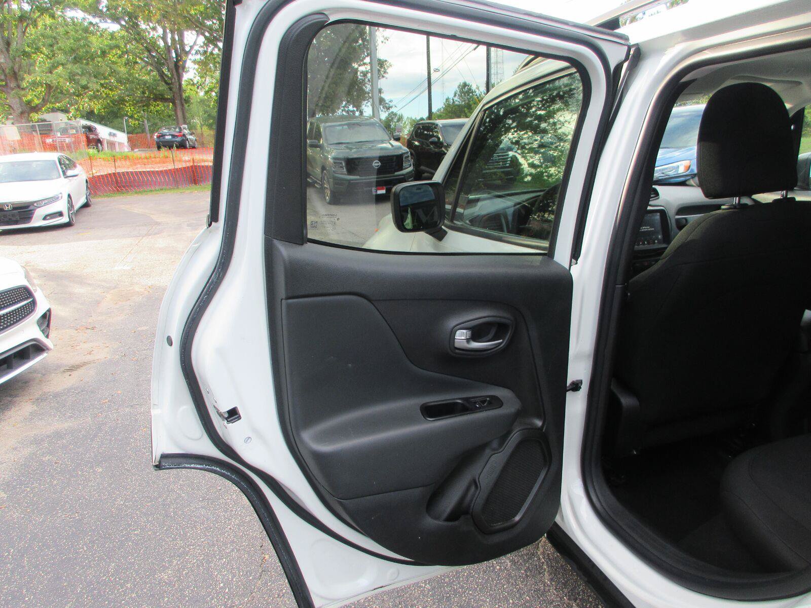 Used 2022 Jeep Renegade Sport w/ Sport Appearance Group FWD image 16