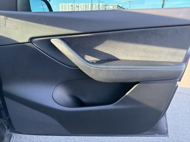 Used 2021 Tesla Model Y Long Range image 9