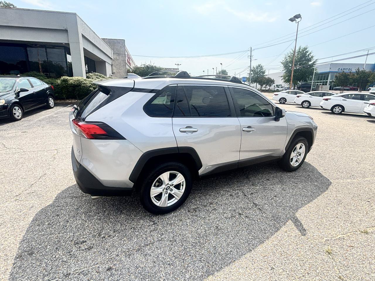 Used 2020 Toyota RAV4 XLE AWD/4WD image 26